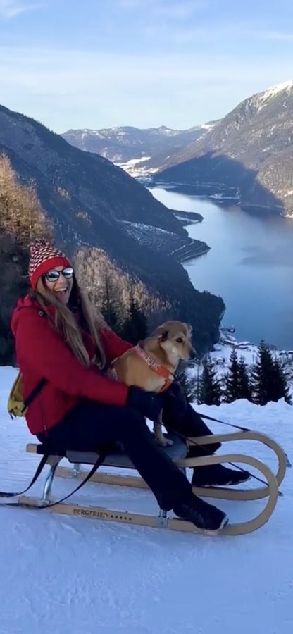 Rodelabfahrt mit Lina in Tirol, Österreich